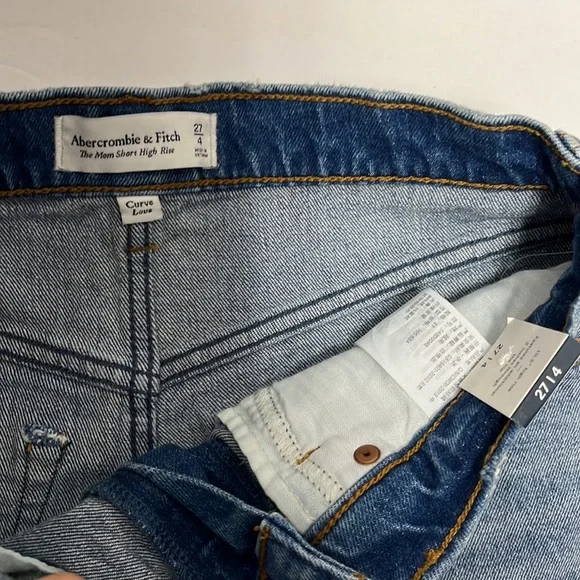 NWT Abercrombie curve love high rise mom shorts.  heart sequin pride shorts 27/4 - Picture 6 of 6